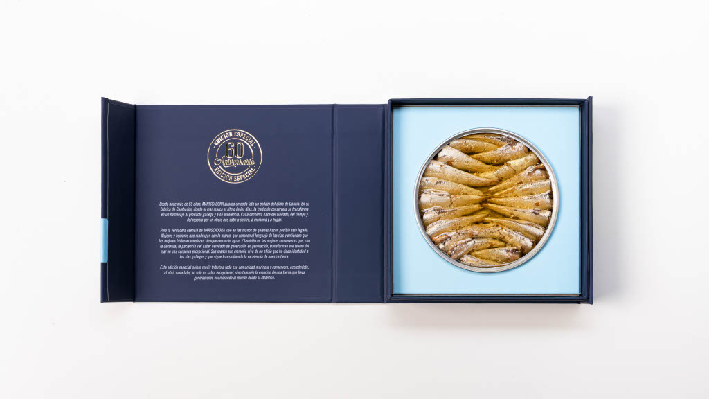 ESTUCHE%20CON%20LATA%20ABIERTA%20SARDINILLA.jpg